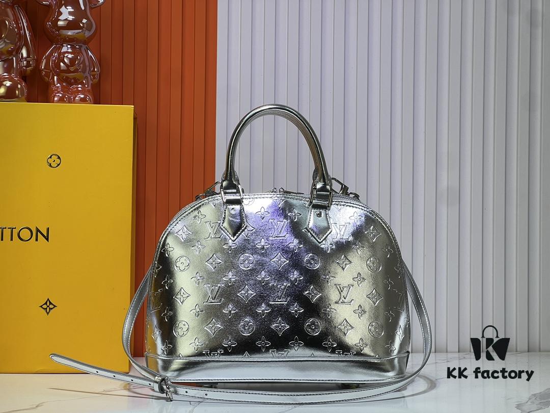 6930251412f62673a6fadc12 M11835 M53151 Alma BB Bag from the LVSki Collection