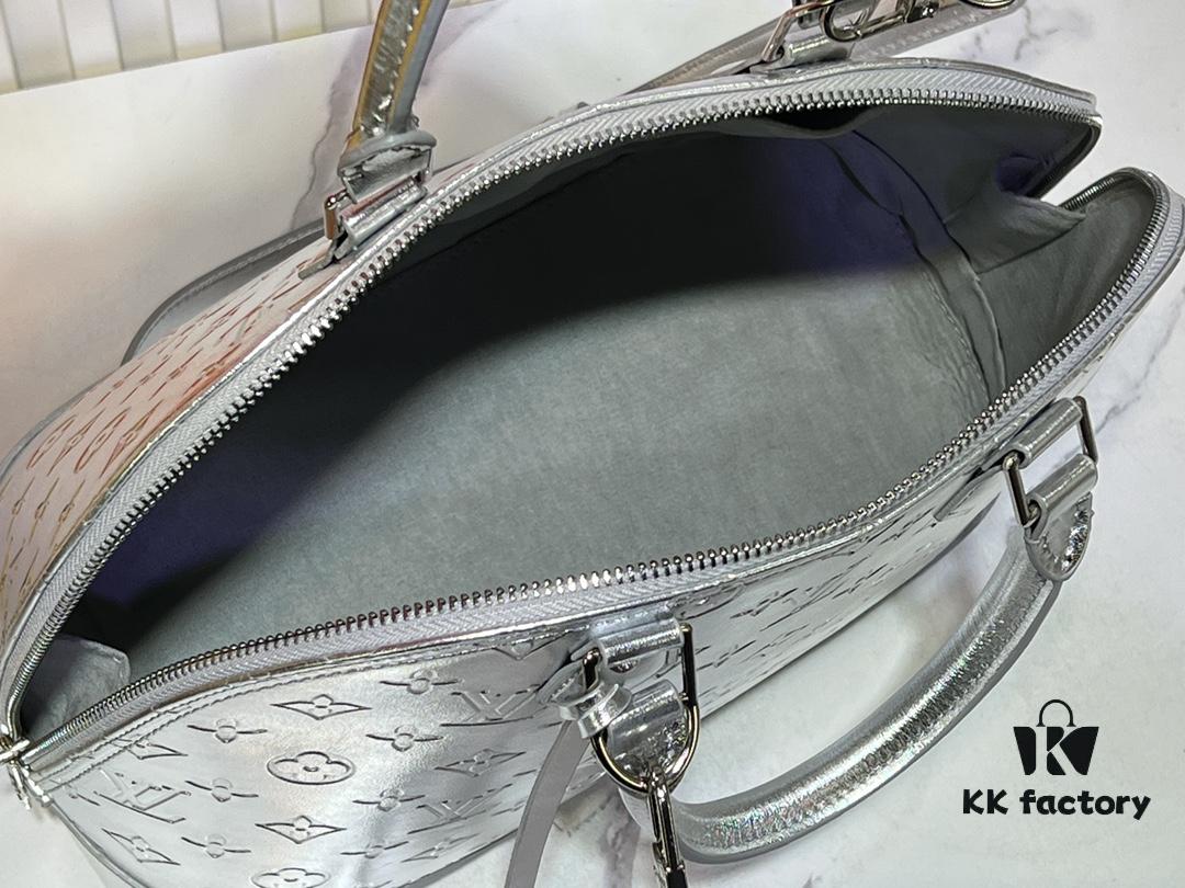 6930251912f62673a6fadc15 M11835 M53151 Alma BB Bag from the LVSki Collection