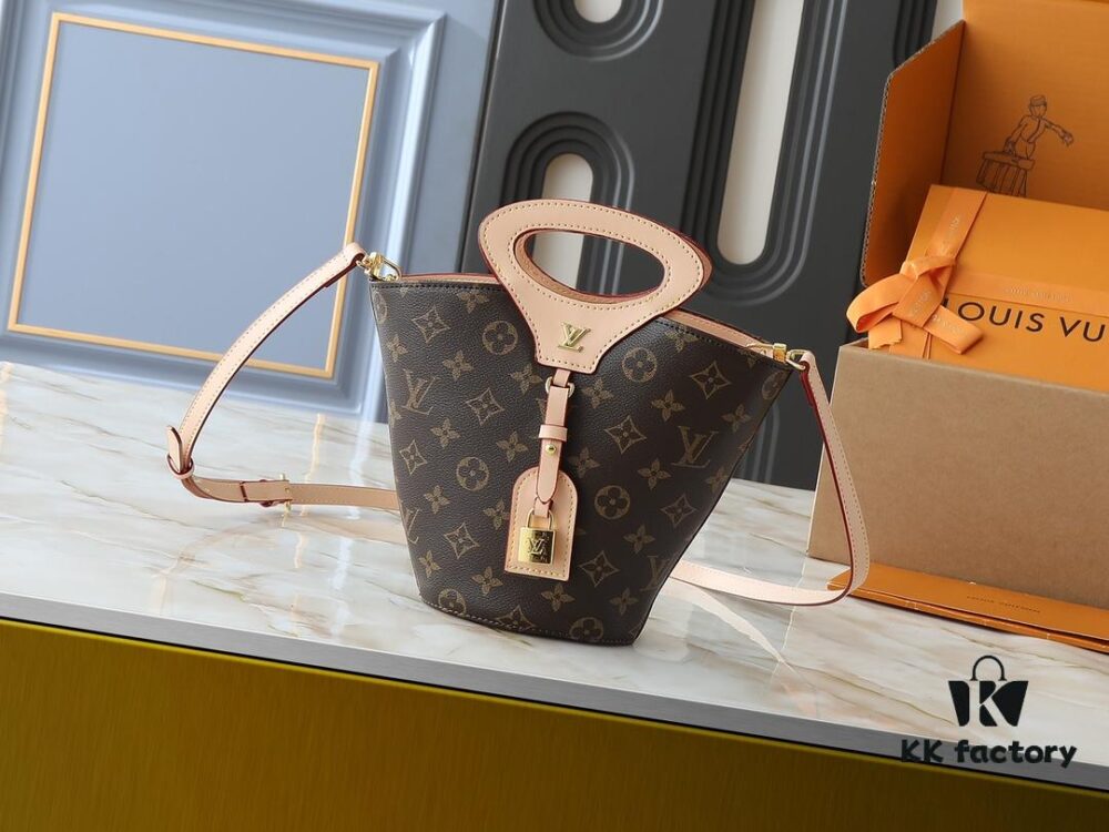 6930254b12f62673a6fadc52 Upgraded Original M1468 Nicolas Ghesquière Presents the Rivage BB Bag from the Louis Vuitton Spring-Summer 2025 Runway Collection