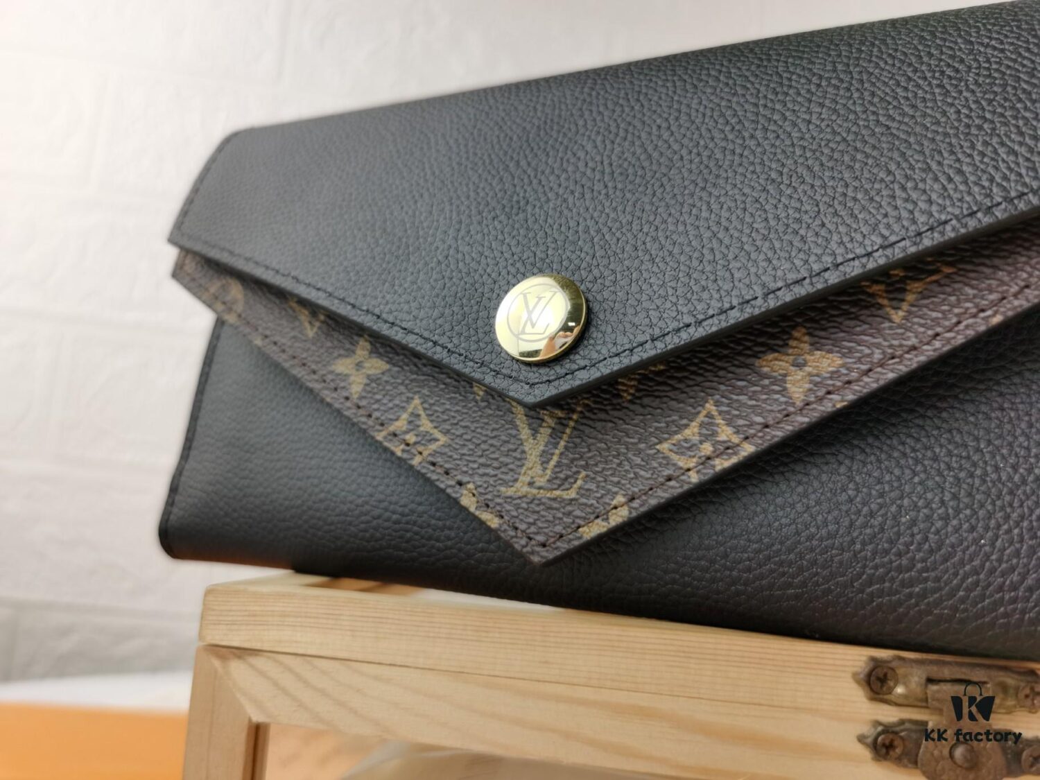Top Quality Genuine 💎 [Real Photo, Original Background] M64317 Elegant Grained Calfskin with Iconic Monogram Canvas Wallet