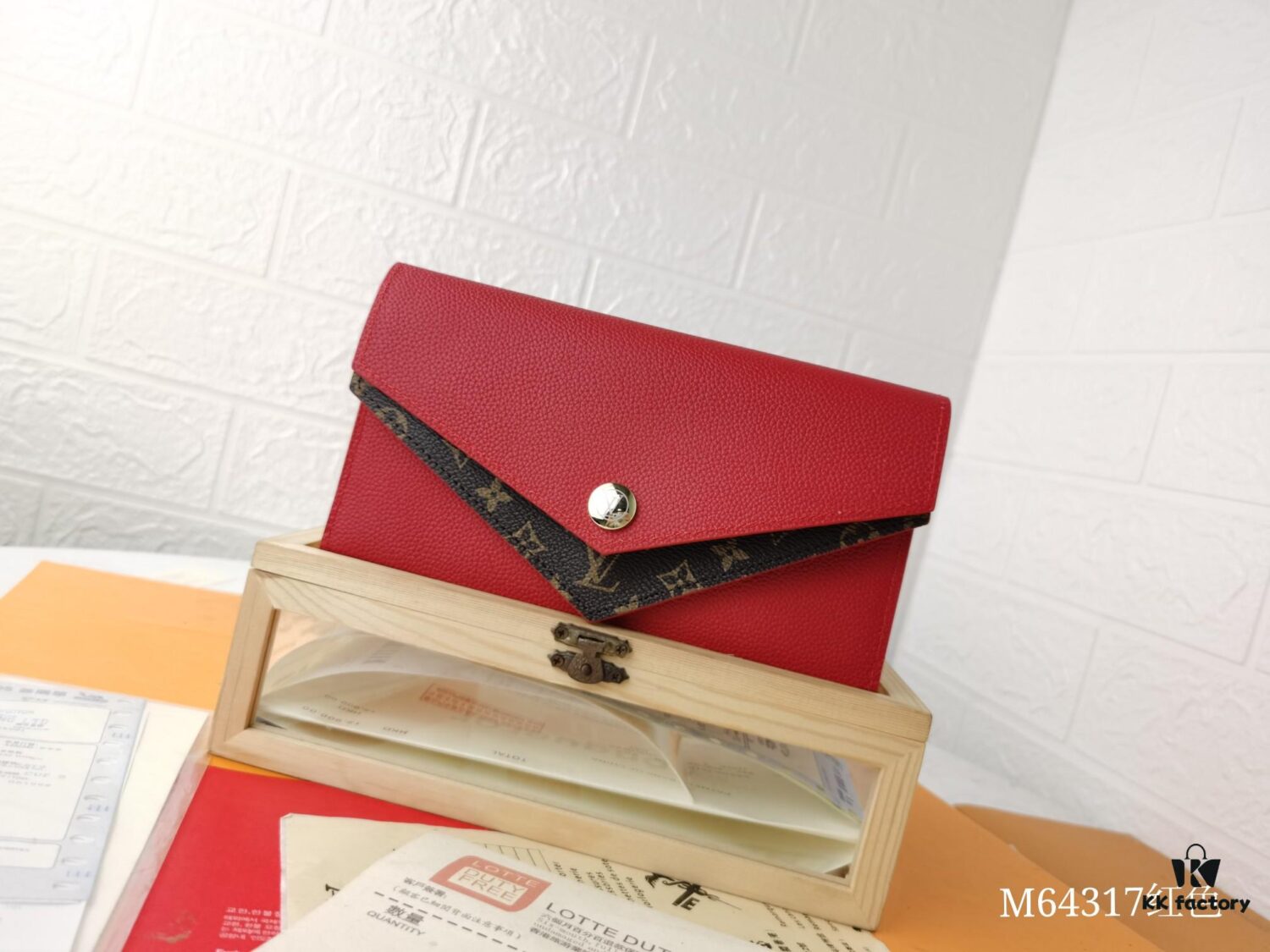 Top Original 💎 [Real Photo, Own Background] M64317 Fine-Grained Calfskin Leather with Iconic Monogram Canvas, This Trendy Wallet Stylishly Echoes Louis Vuitton's Double V Handbag Series