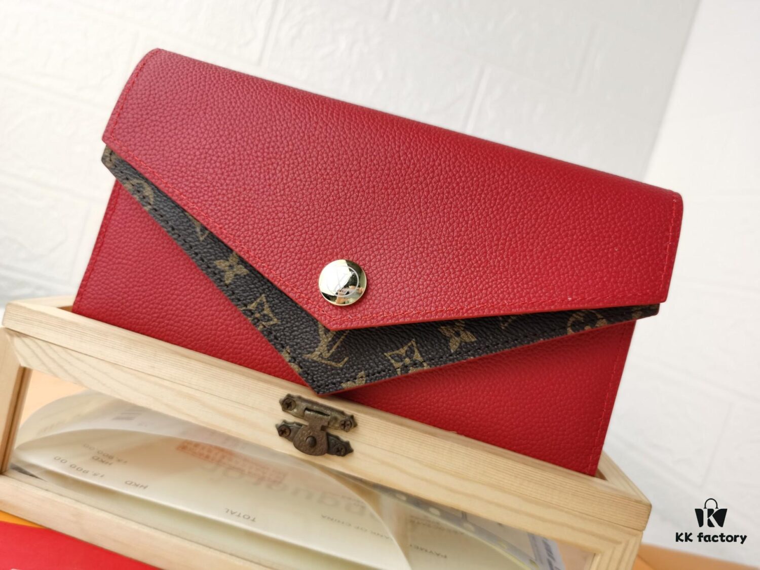 Top Original 💎 [Real Photo, Own Background] M64317 Fine-Grained Calfskin Leather with Iconic Monogram Canvas, This Trendy Wallet Stylishly Echoes Louis Vuitton's Double V Handbag Series