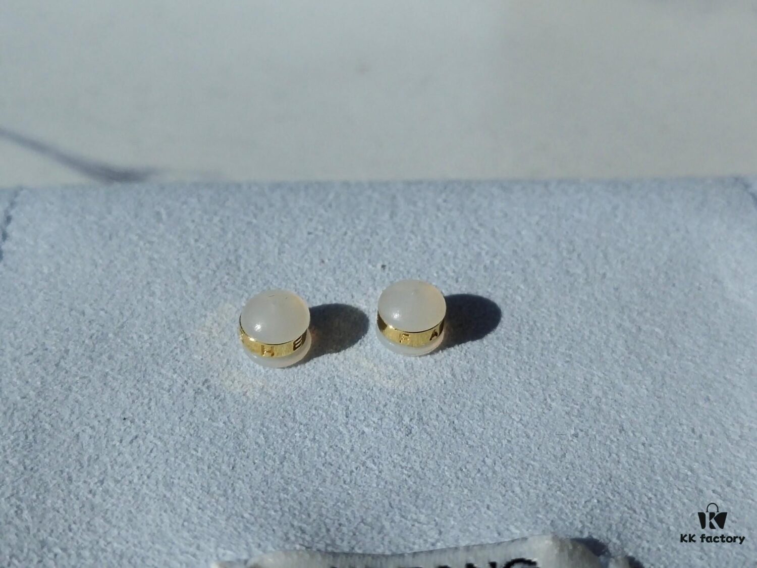 69303674f09edb6de4c4cc9c HEFANG Artistic Béatrice Rabbit Oil-Painted Heart Stud Earrings