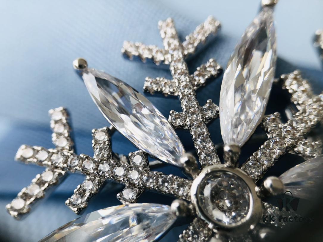 69303677f09edb6de4c4cca3 Hefang Frost Flower Brooch