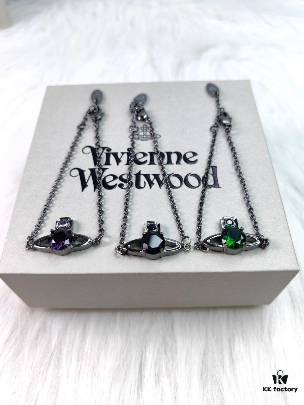 693036d7f09edb6de4c4ccf3 Vivienne Westwood Single Diamond Black and Gold Series