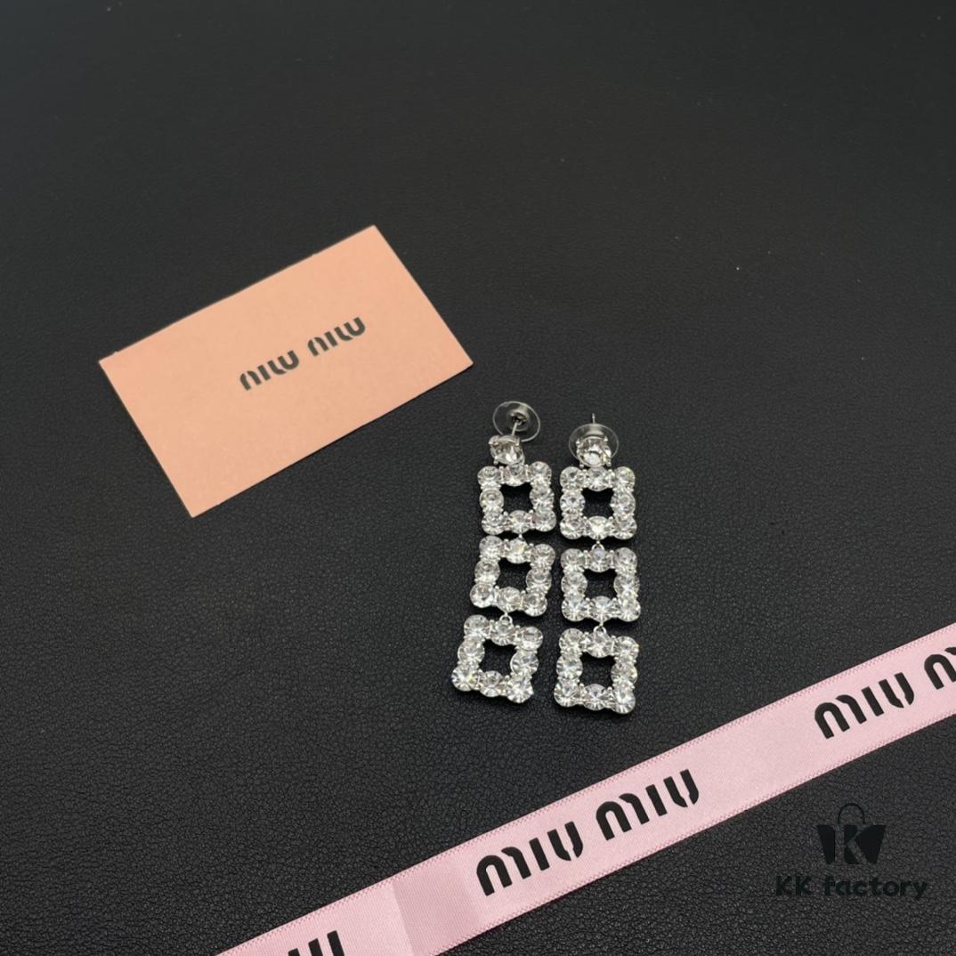 69303716f09edb6de4c4cd31 Miu Miu Textured Luxurious Pearl Heart Stud Earrings, Minimalist Design with Vintage Charm, Must-Have Summer Fashion Accessory