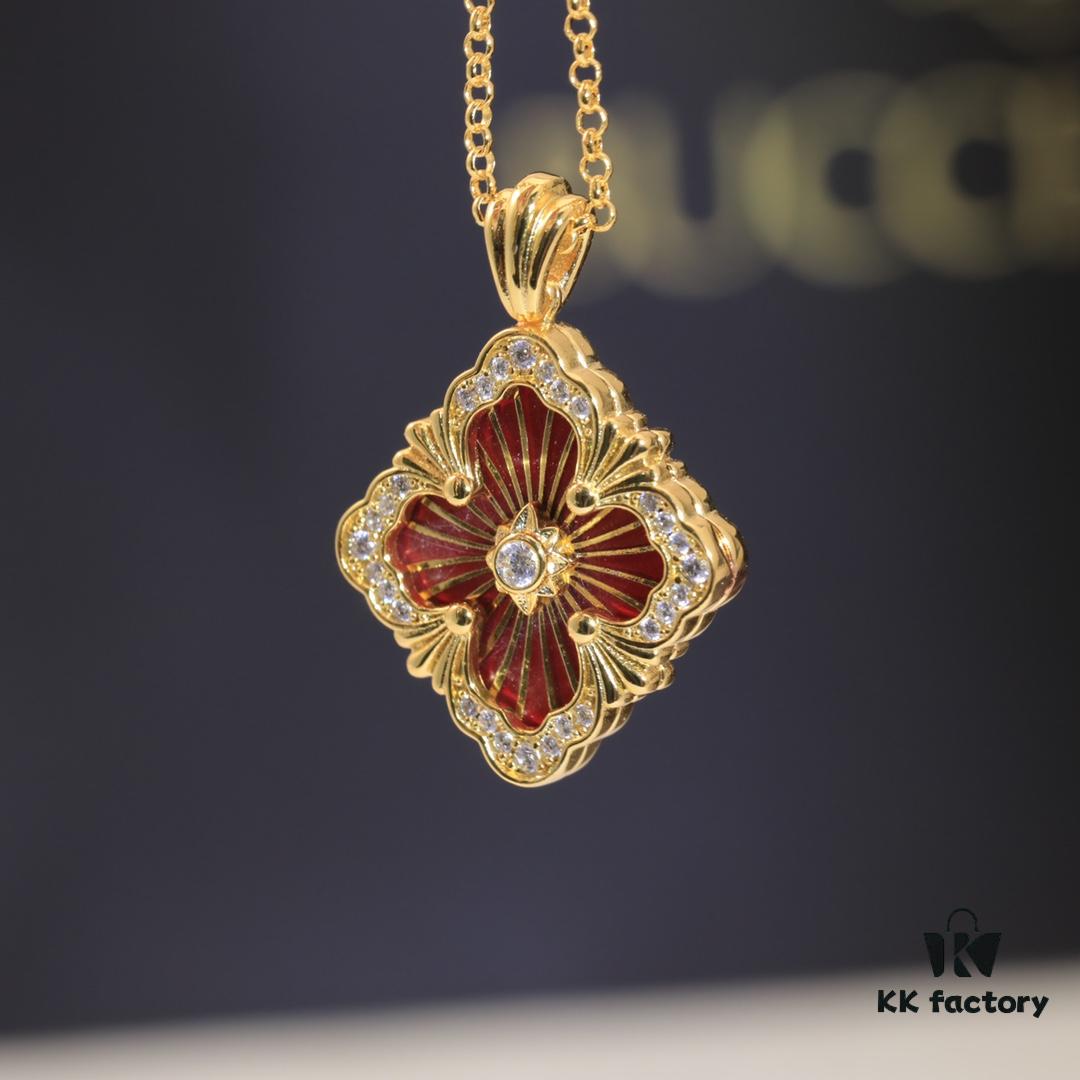 69303745f09edb6de4c4cd5f Buccellati Italian Luxury Jewelry Vintage Royal Style Diamond-Cut Clover Shell Agate Chalcedony Reversible Necklace in V Gold 18K Thick Gold Plating Original Chain End and Clasp High Quality