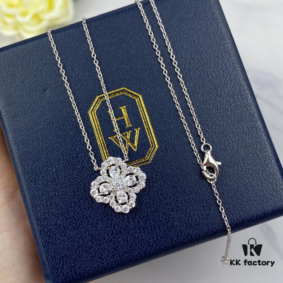 6930374df09edb6de4c4cd68 Celebrities Wearing #Harry Winston Diamond Links Full Diamond Necklace and Diamond Earrings