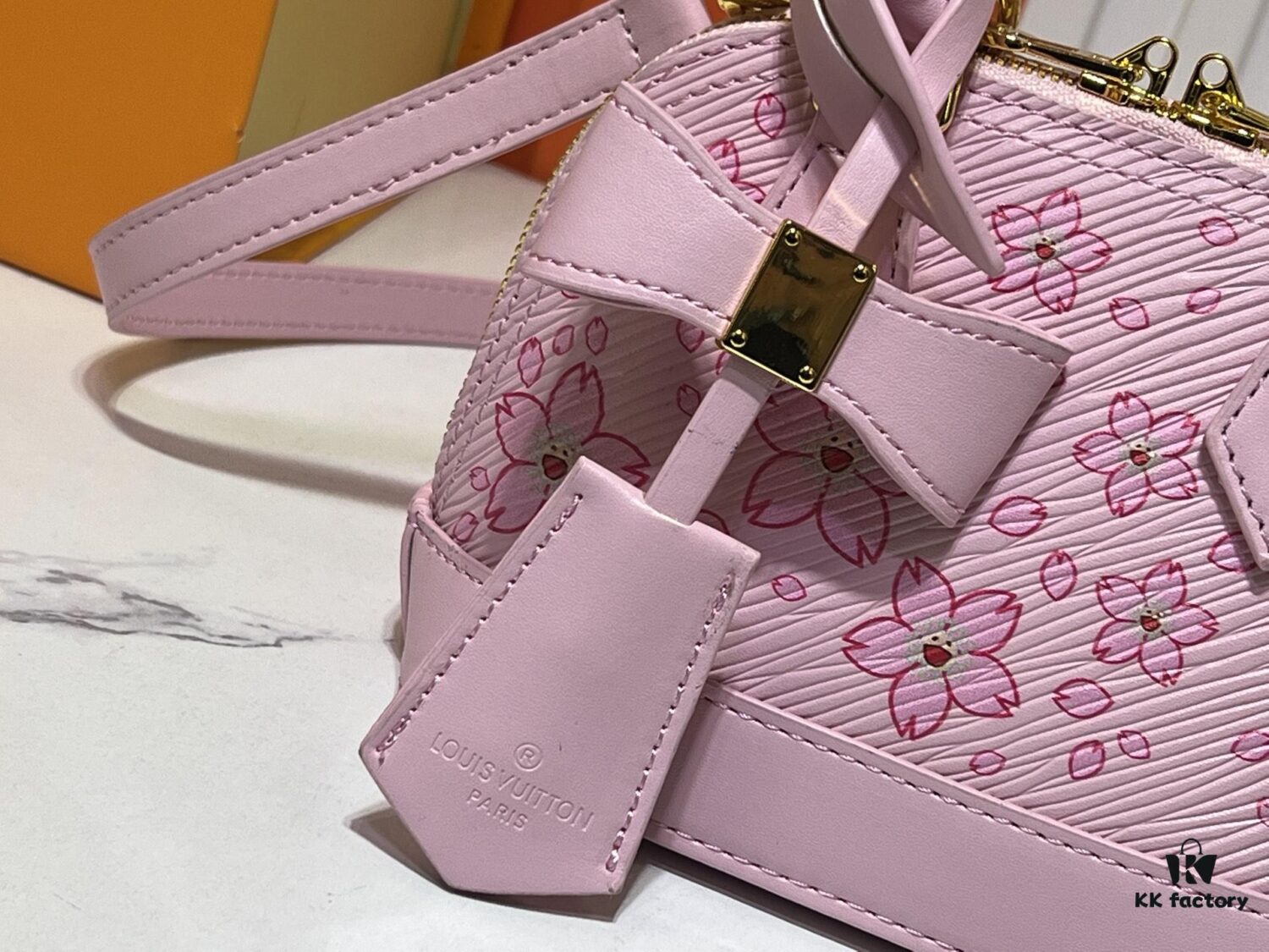 69303787f09edb6de4c4cda2 Murakami Takashi Cherry Blossom M13104 M53152 M13670 Louis Vuitton Alma Bag