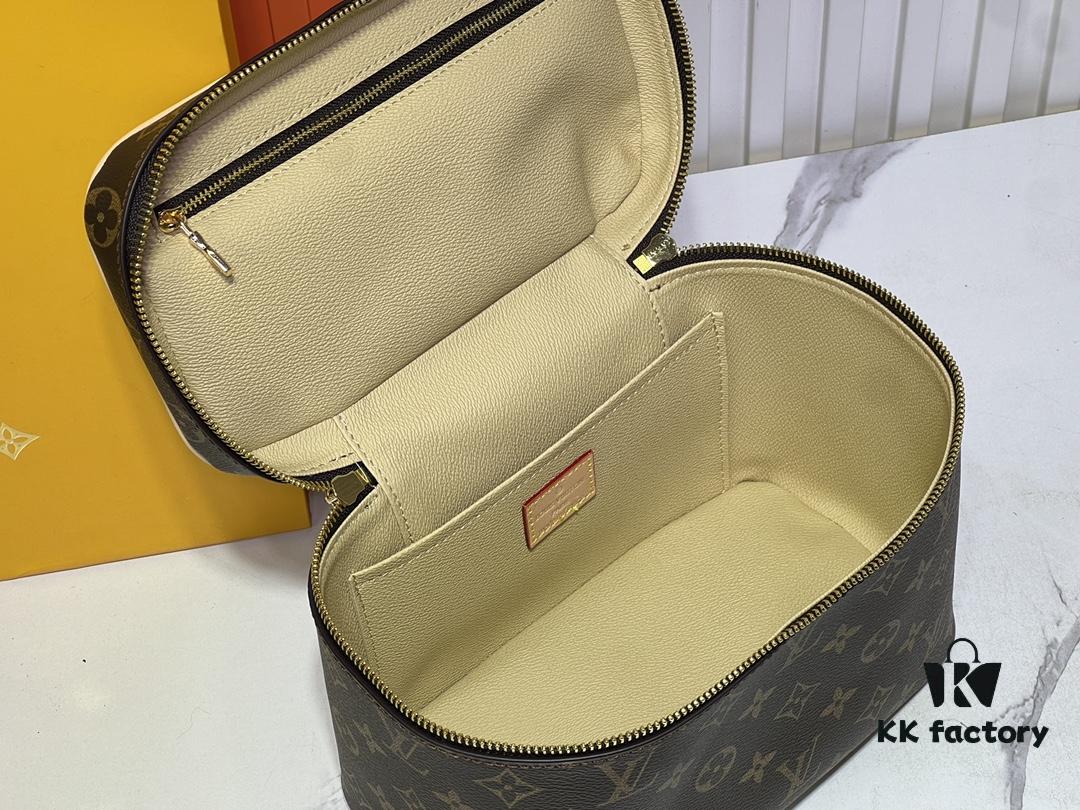 6930378ff09edb6de4c4cdac Upgraded Original ✨M42265 This elegant toiletry bag, inspired by the iconic Nice pouch, is a stylish choice for carrying essential beauty items. The hidden zip pocket inside the flap is perfect for storing particularly valuable personal belongings.