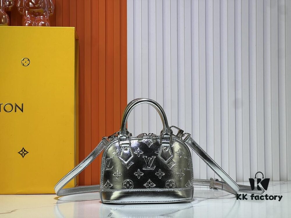 693037a0f09edb6de4c4cdba M11835 M53151 M82717 LV Ski Alma Mini Bag