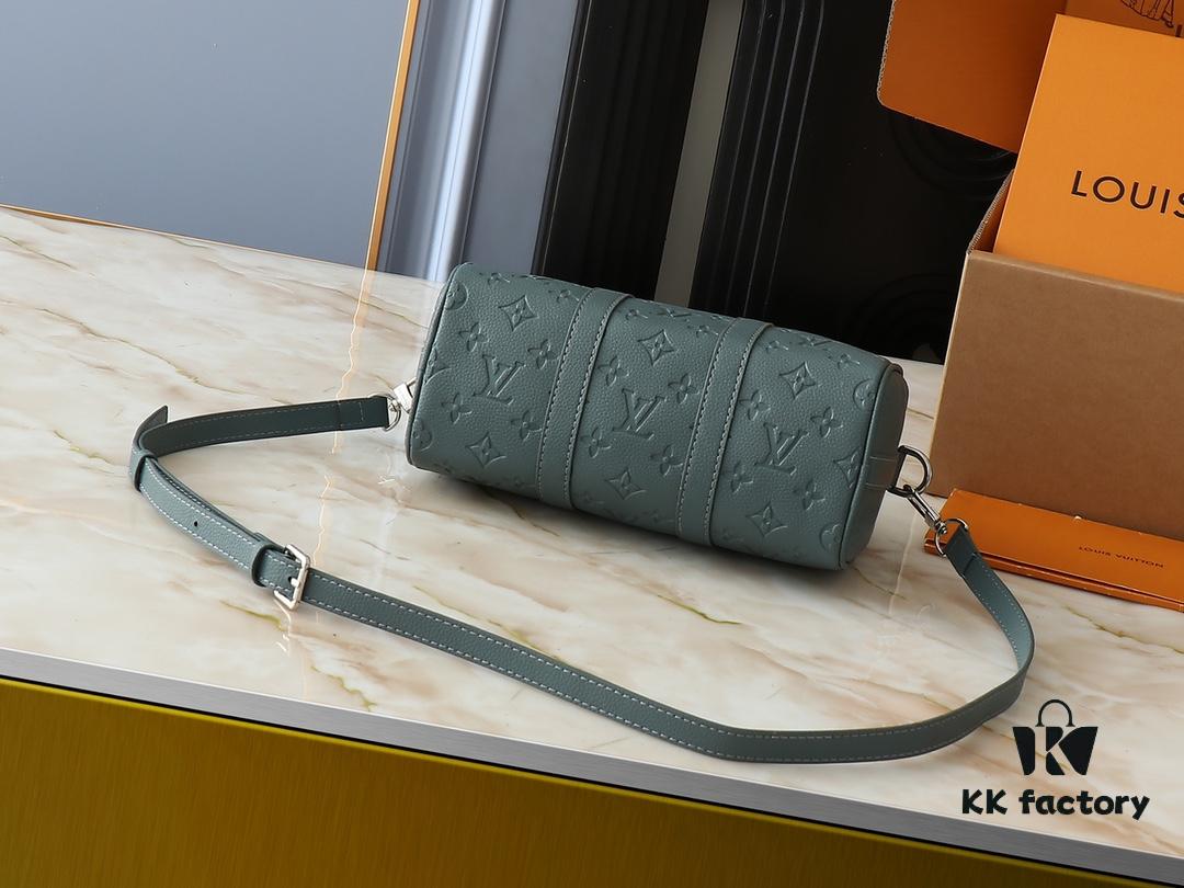 69303838f09edb6de4c4ce55 Upgraded Original M00148 Color Gradient Check M13866 Misty Lake Blue Men's Bag Pillow Bag Speedy HR Series This Keepall 25 Handbag is Crafted from Monogram Eclipse Reverse Canvas Showcasing an Elegant Reinterpretation of Louis Vuitton's Classic Pattern Reinforced Straps and Leather Label Continue the Iconic Elements of the Keepall Collection Zipper Closure Ensures Personal Belongings Travel Securely Dimensions 25.0 x 15.0 x 11.0cm (Length x Height x Width)