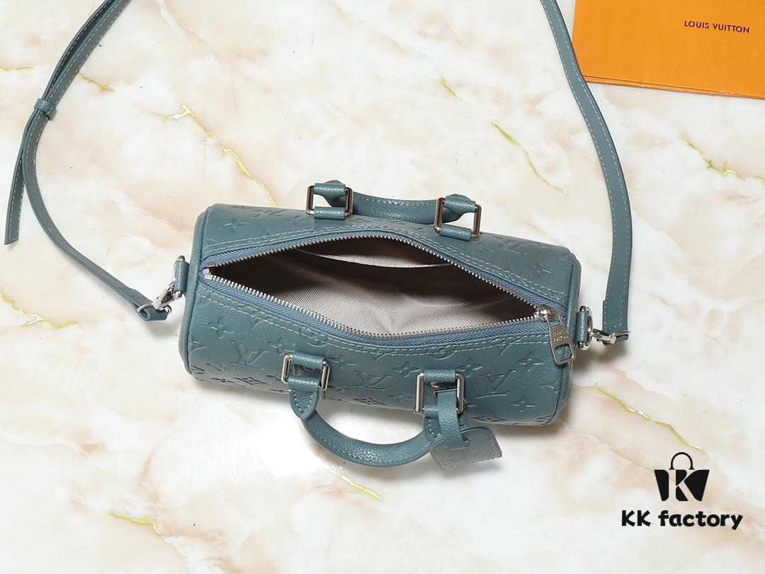 6930383df09edb6de4c4ce5b Upgraded Original M00148 Color Gradient Check M13866 Misty Lake Blue Men's Bag Pillow Bag Speedy HR Series This Keepall 25 Handbag is Crafted from Monogram Eclipse Reverse Canvas Showcasing an Elegant Reinterpretation of Louis Vuitton's Classic Pattern Reinforced Straps and Leather Label Continue the Iconic Elements of the Keepall Collection Zipper Closure Ensures Personal Belongings Travel Securely Dimensions 25.0 x 15.0 x 11.0cm (Length x Height x Width)
