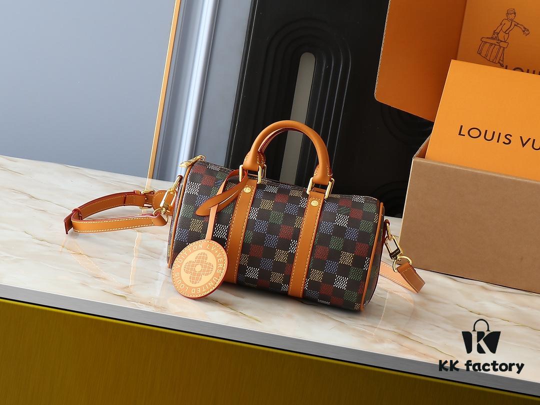 69303845f09edb6de4c4ce60 Upgraded Original M00148 Color Gradient Check M13866 Misty Lake Blue Men's Bag Pillow Bag Speedy HR Series This Keepall 25 Handbag is Crafted from Monogram Eclipse Reverse Canvas Showcasing an Elegant Reinterpretation of Louis Vuitton's Classic Pattern Reinforced Straps and Leather Nameplate Continue the Iconic Elements of the Keepall Collection Zippered Closure Ensures Personal Belongings Travel Securely Dimensions 25.0 x 15.0 x 11.0cm (Length x Height x Width)