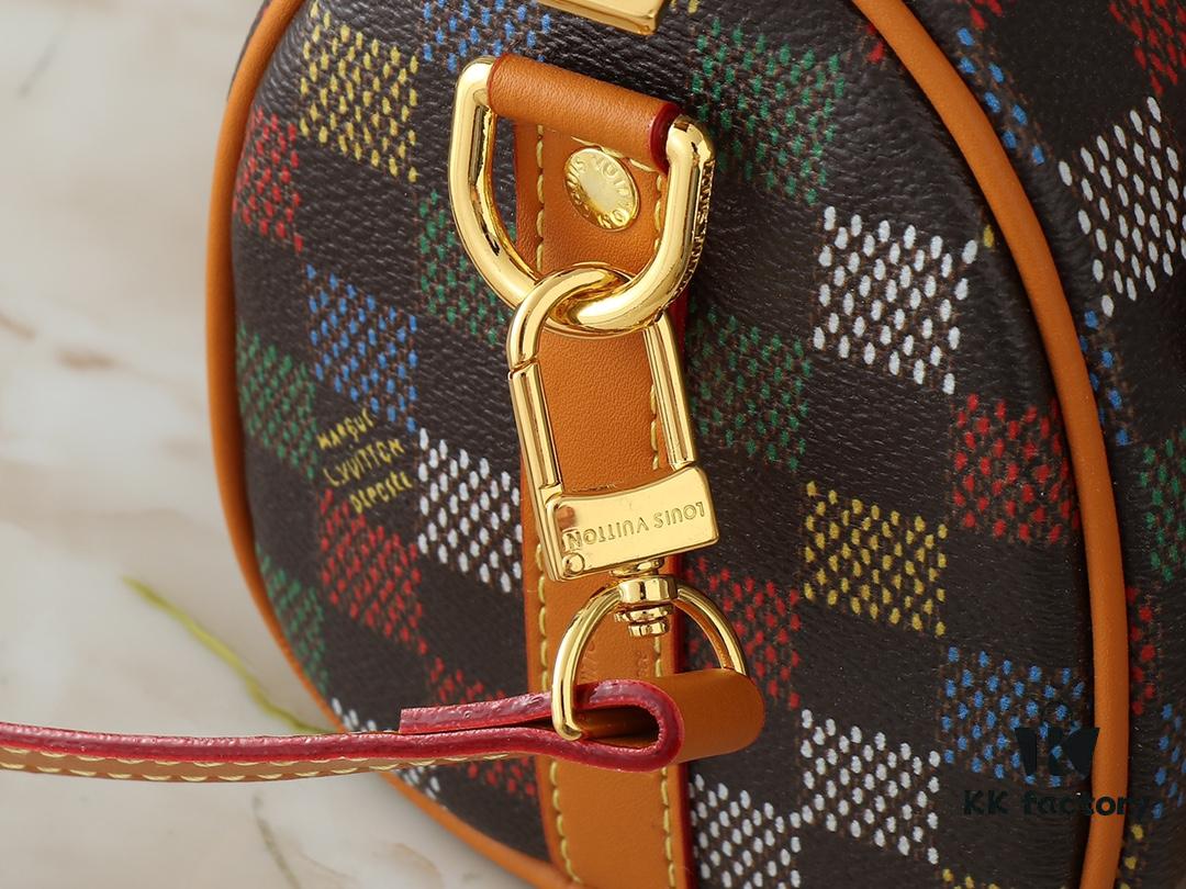69303849f09edb6de4c4ce62 Upgraded Original M00148 Color Gradient Check M13866 Misty Lake Blue Men's Bag Pillow Bag Speedy HR Series This Keepall 25 Handbag is Crafted from Monogram Eclipse Reverse Canvas Showcasing an Elegant Reinterpretation of Louis Vuitton's Classic Pattern Reinforced Straps and Leather Nameplate Continue the Iconic Elements of the Keepall Collection Zippered Closure Ensures Personal Belongings Travel Securely Dimensions 25.0 x 15.0 x 11.0cm (Length x Height x Width)