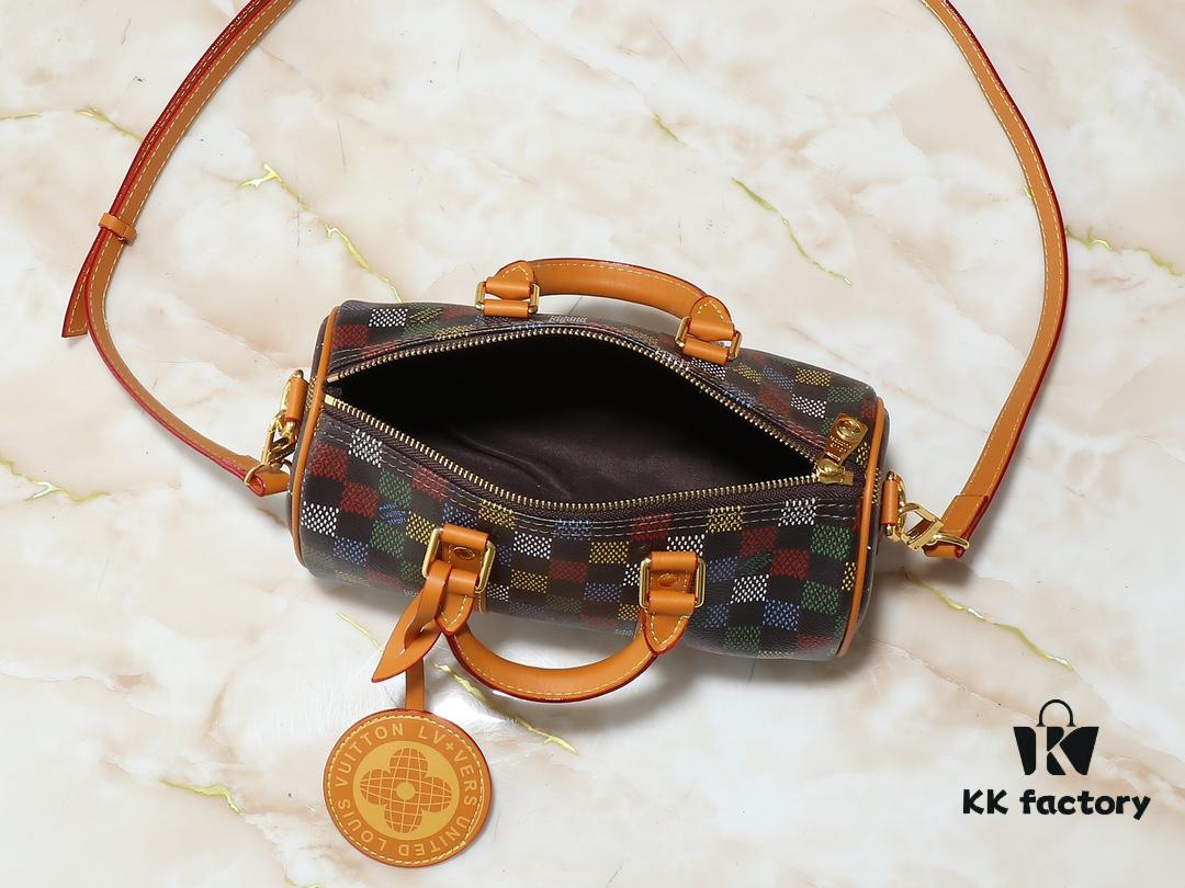 6930384bf09edb6de4c4ce67 Upgraded Original M00148 Color Gradient Check M13866 Misty Lake Blue Men's Bag Pillow Bag Speedy HR Series This Keepall 25 Handbag is Crafted from Monogram Eclipse Reverse Canvas Showcasing an Elegant Reinterpretation of Louis Vuitton's Classic Pattern Reinforced Straps and Leather Nameplate Continue the Iconic Elements of the Keepall Collection Zippered Closure Ensures Personal Belongings Travel Securely Dimensions 25.0 x 15.0 x 11.0cm (Length x Height x Width)