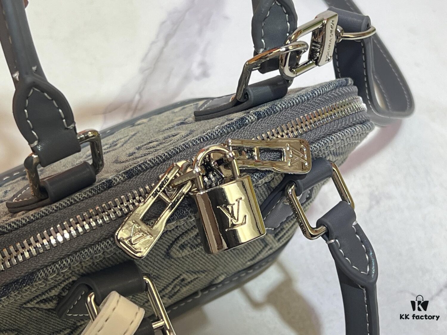 Upgraded Original Embossed Denim [Alma Nano Shell Handbag] M82717 Mini Shell Bag Series New Launch Nano Alma Bag