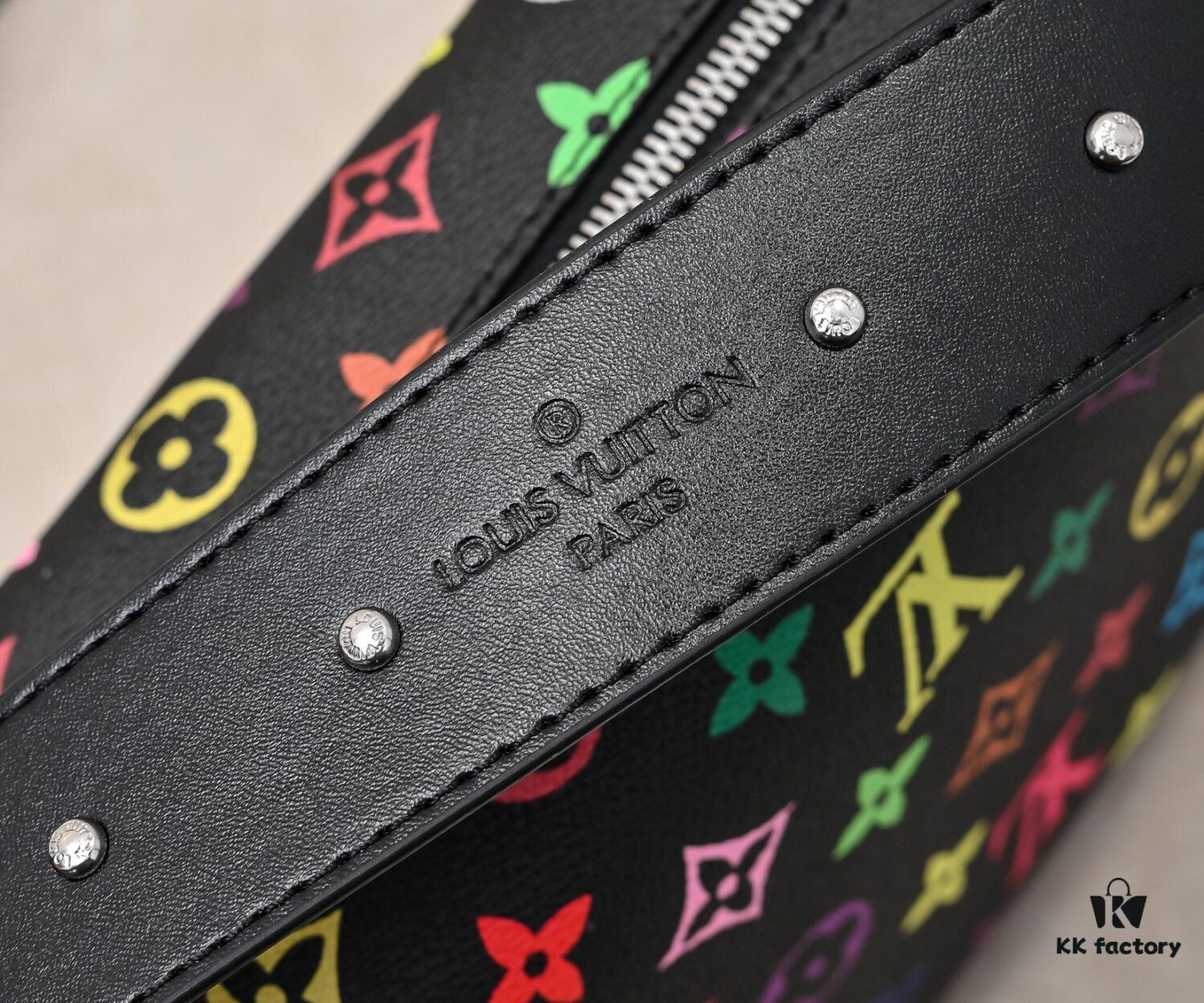 693038f1f09edb6de4c4cefb M14046 M46358 Black Tricolor White Tricolor Side Trunk Medium Handbag