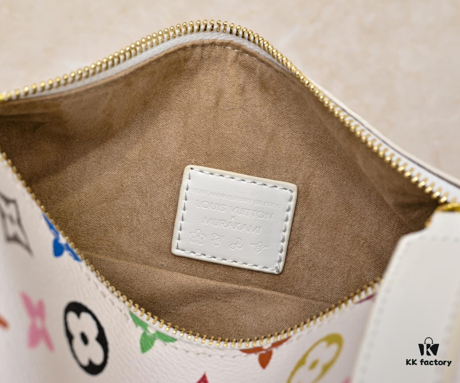 693038fcf09edb6de4c4cf04 M14046 M46358 Black Tricolor White Tricolor Side Trunk Medium Handbag