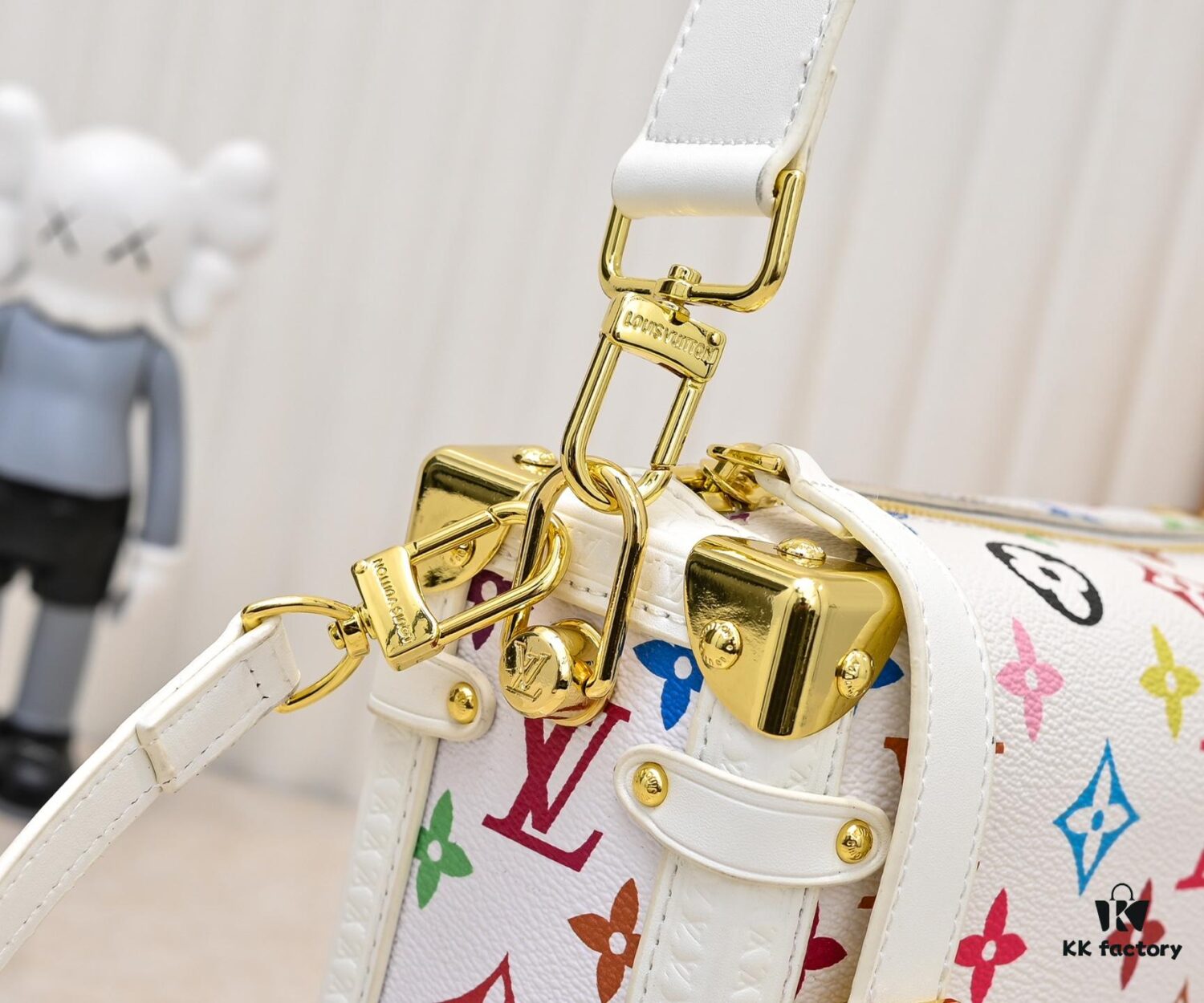 69303905f09edb6de4c4cf10 M14046 M46358 Black Tricolor White Tricolor Side Trunk Medium Handbag