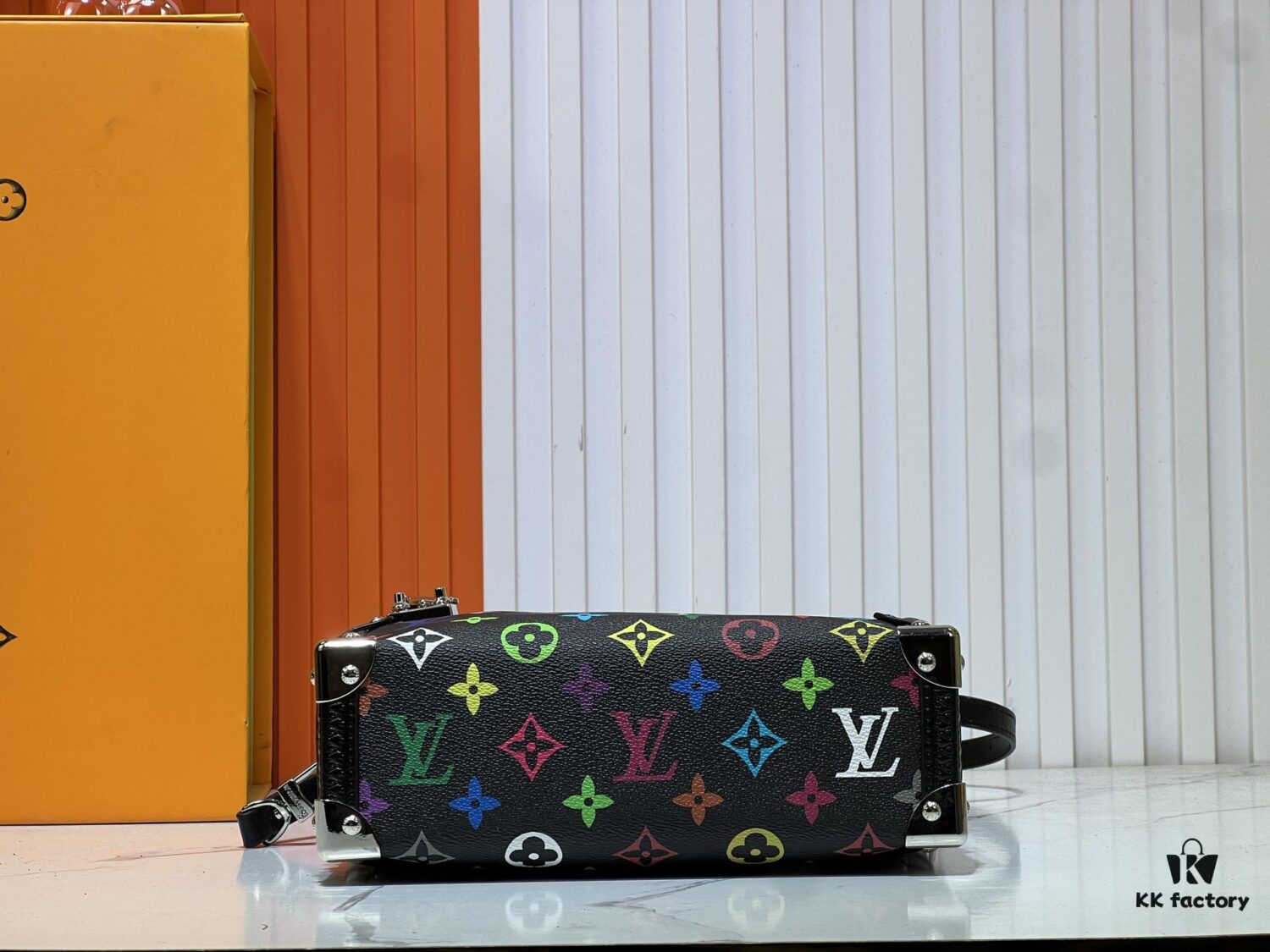6930392ef09edb6de4c4cf49 M14046 M46358 Black Tricolor White Tricolor Medium Side Trunk Bag