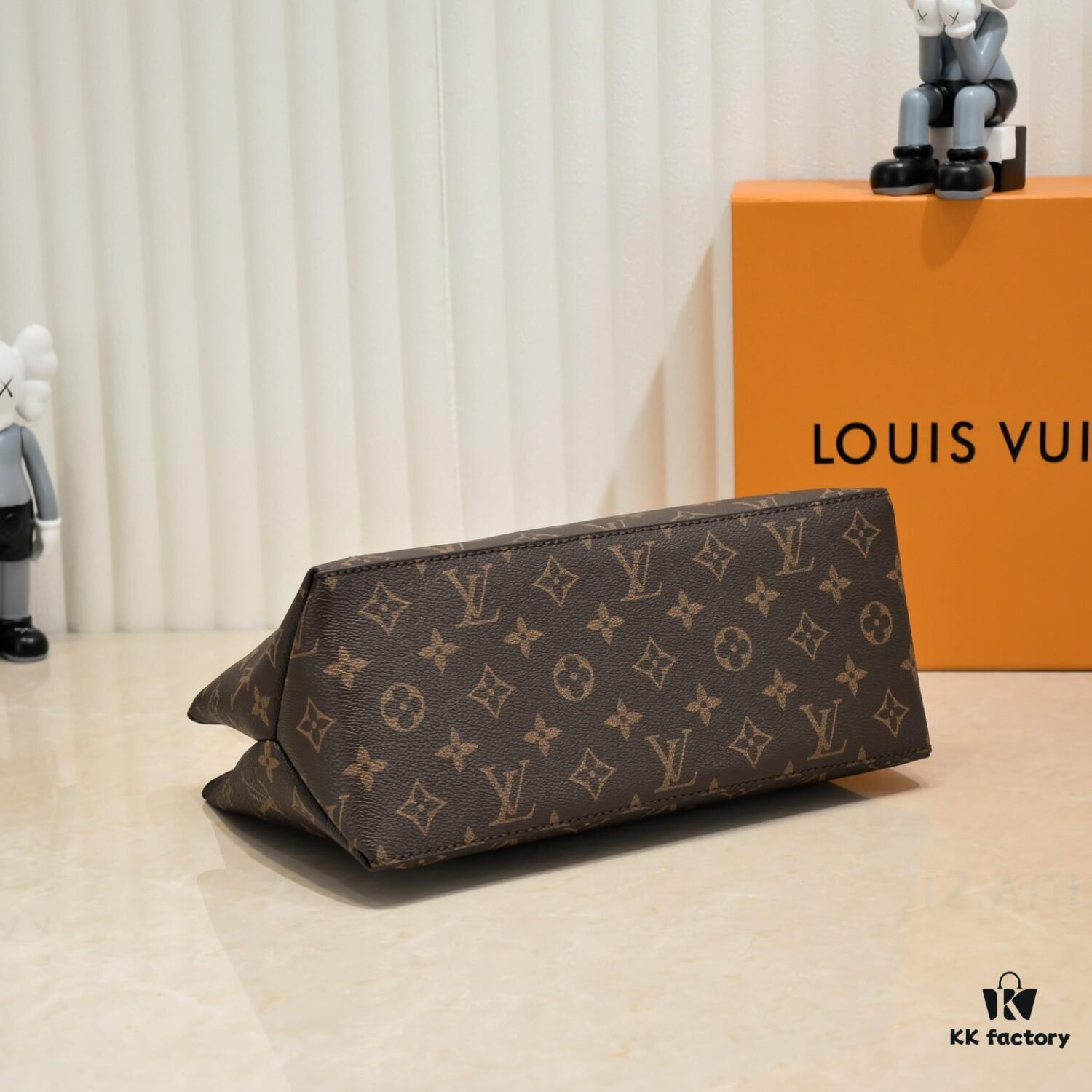 69303932f09edb6de4c4cf4d LV New Grand Palais MM 2021 Collection Louis Vuitton Trendy Fashion Shoulder Handbag in Calfskin Print, Size: 29-18-12.5