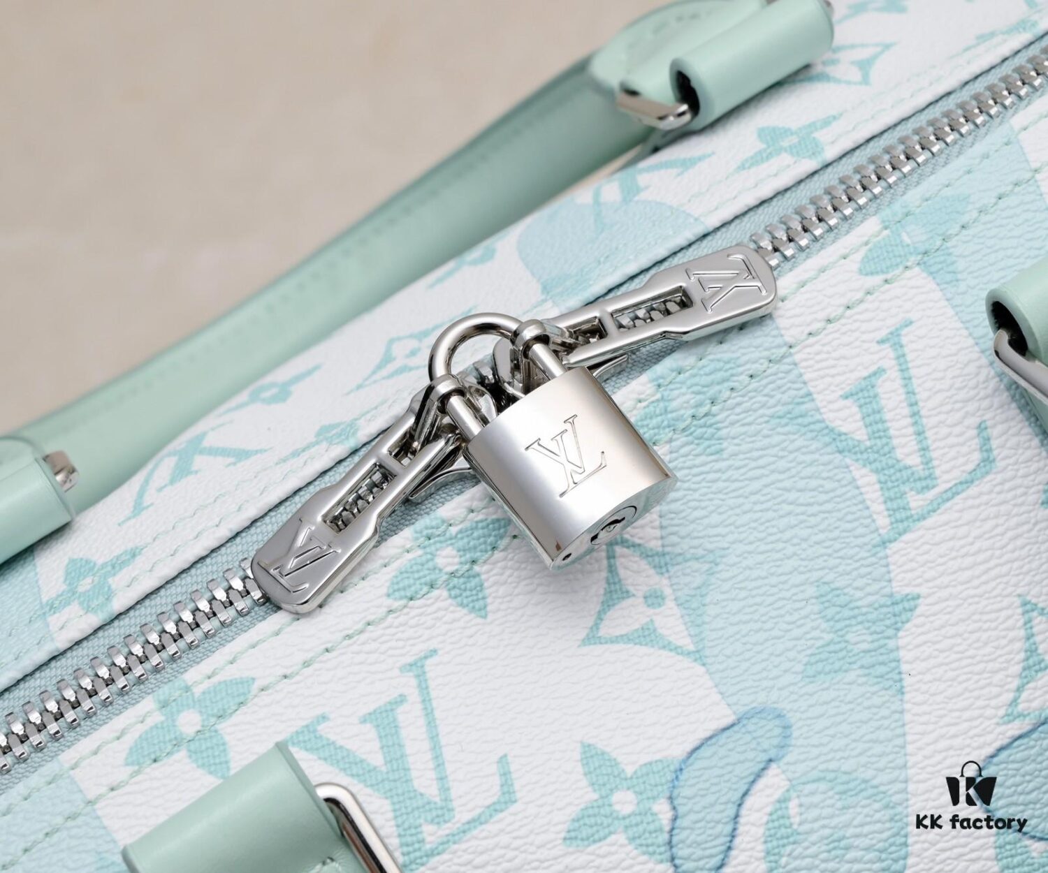 69303945f09edb6de4c4cf6b Exclusive Real Photo - Upgraded Version ‼️ Official Website Quality Match M22570 M41416 Keepall is a classic in Louis Vuitton's travel bag collection. This large Keepall features a Monogram canvas body, with a detachable leather shoulder strap and a removable leather document case.