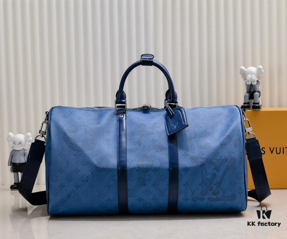 69303946f09edb6de4c4cf6e Exclusive Real Photo - Upgraded Version ‼️ Official Website Quality Match M22570 M41416 Keepall is a classic in Louis Vuitton's travel bag collection. This large Keepall features a Monogram canvas body, paired with a detachable leather shoulder strap and a detachable leather document holder.