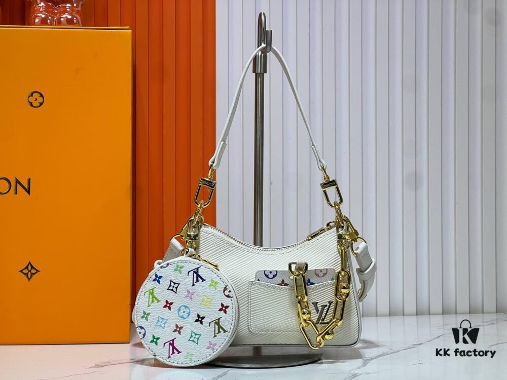69303a67f09edb6de4c4d0af M13099 Marellini Handbag crafted from textured Epi leather with a compact silhouette, offering ample space for daily essentials like a smartphone. Features a round coin purse and mirror made from the vibrant Monogram canvas of the Louis Vuitton × Takashi Murakami collaboration, attached to the bag via a bold metal chain. Dimensions: 19x13.5x6.5cm