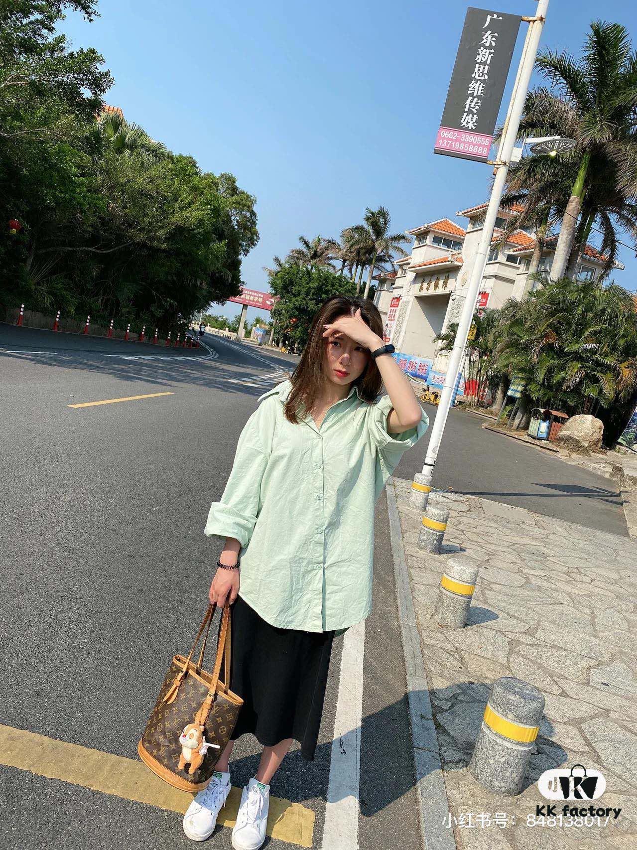 Vintage Crocodile Pattern Leather Bag 🔥 Authentic Style, High-End Quality, Highly Acclaimed, Mother-and-Child Pouch, Extremely Practical, Louis Vuitton Matched Interior, Original Design Replica. Louis Vuitton LV New Women's Shoulder Bag, Round Barrel Bag M42238. Size 23*26*16cm 💪💪💪