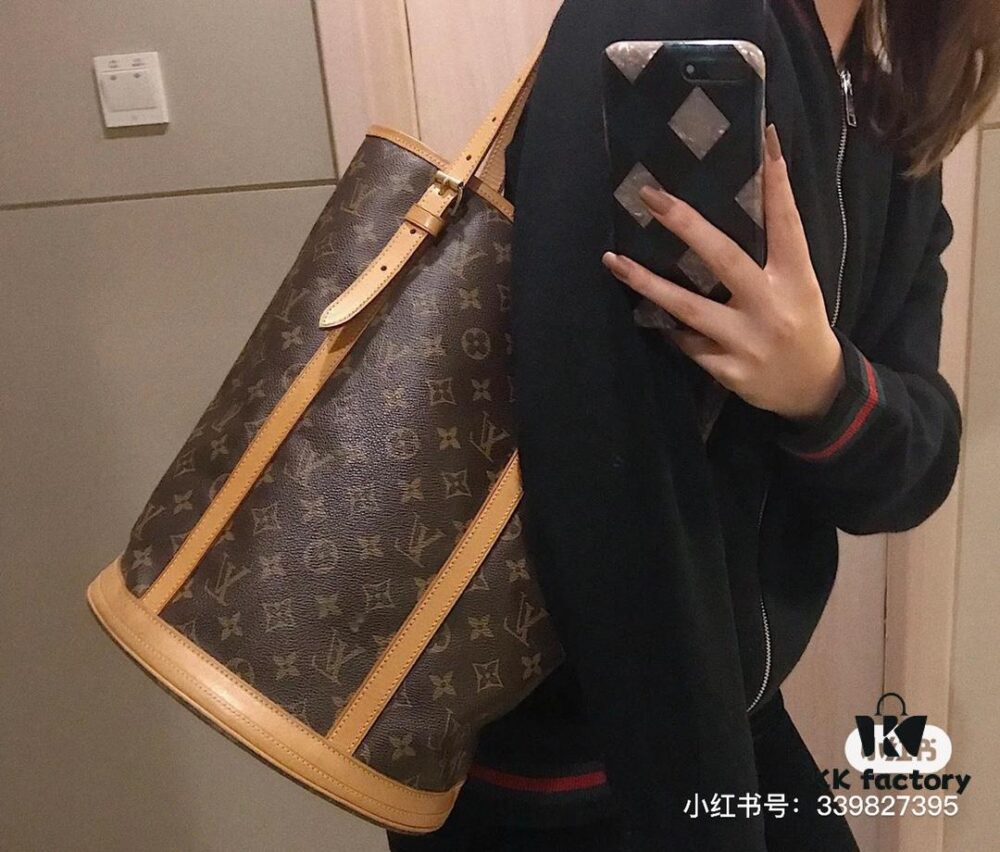 69303afbf09edb6de4c4d18b Vintage Yellow Skin🔥M42236 Large Size Original High-Quality Louis Vuitton Style Shoulder Bag, Mother-and-Child Pouch, Extremely Practical, LV-Style Interior, Precise Original Pattern, New Women's Round Barrel Handbag
