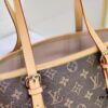 69303b01f09edb6de4c4d196 Vintage Crocodile Pattern Wax Leather 🔥 M42236 Large Size Authentic Item High-End Quality Highly Acclaimed Mother-and-Child Bag Extremely Practical Louis Vuitton Matched Interior Original Order Version Louis Vuitton LV New Women's Shoulder Bag Round Barrel Bag