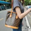 69303b0af09edb6de4c4d19f Color-Changing Yellow Leather Bag 🔥 Authentic Quality, High-End Craftsmanship, Highly Recommended, Mother-and-Child Pouch, Extremely Practical, Louis Vuitton-Style Interior, Original Sample Cut, Louis Vuitton LV New Women's Shoulder Bag, Round Barrel Bag M42238, Size 23*26*16cm 💪💪💪