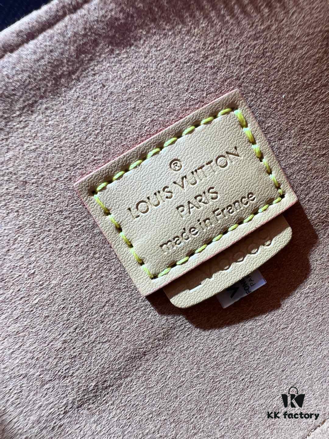 69303b15f09edb6de4c4d1b4 Upgraded Original 【Louis Vuitton Alma Nano Shell Handbag】M82717 Monogram Coffee Check Mini Shell Bag Series