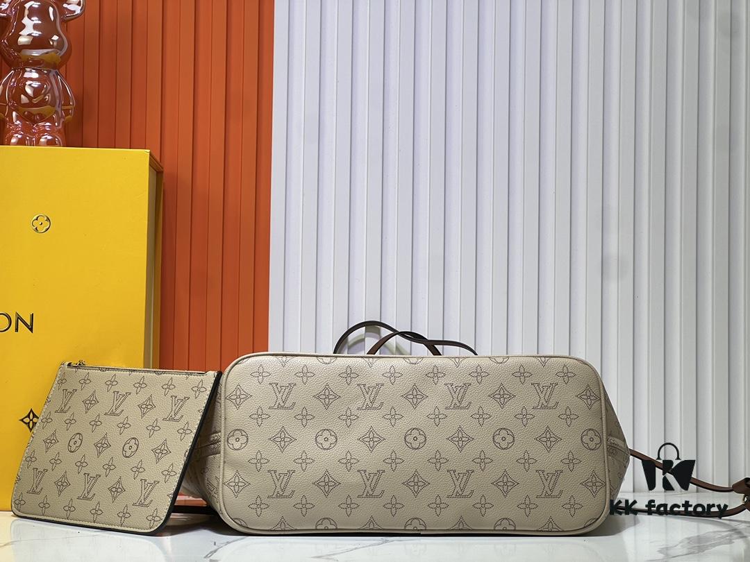 69303ba8f09edb6de4c4d298 Lambswool, M40995 Medium Shopping Bag 💋💋 Louis Vuitton New Neverfull Reimagines the Iconic Handbag with Refined Interior Details