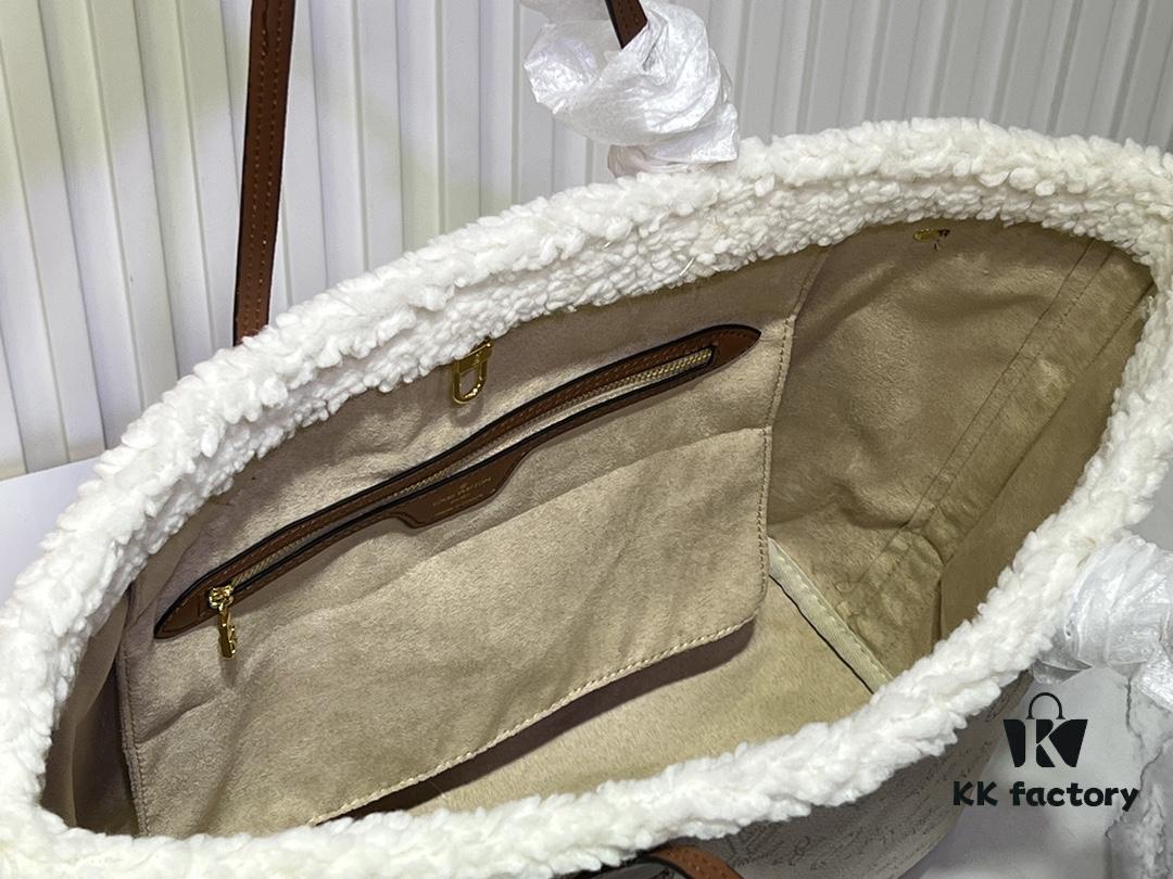 69303baaf09edb6de4c4d29c Lambswool, M40995 Medium Shopping Bag 💋💋 Louis Vuitton New Neverfull Reimagines the Iconic Handbag with Refined Interior Details