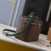 69303bb1f09edb6de4c4d2a5 Upgraded Original ✨M42265 This elegant toiletry bag, inspired by the iconic Nice pouch, is a stylish choice for carrying essential beauty items. The hidden zip pocket inside the flap provides secure storage for particularly valuable personal belongings.