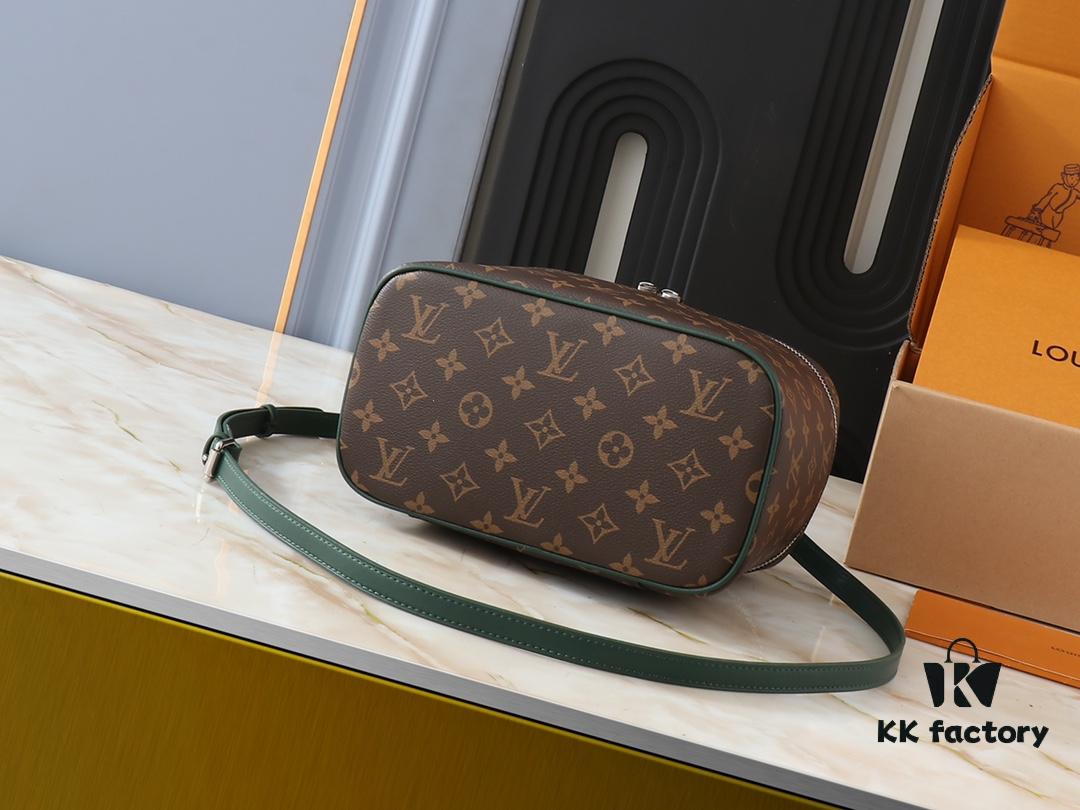 69303bb3f09edb6de4c4d2a8 Upgraded Original ✨M42265 This elegant toiletry bag, inspired by the iconic Nice pouch, is a stylish choice for carrying essential beauty items. The hidden zip pocket inside the flap provides secure storage for particularly valuable personal belongings.