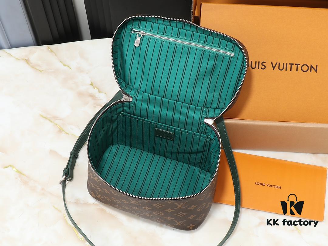 69303bb7f09edb6de4c4d2ae Upgraded Original ✨M42265 This elegant toiletry bag, inspired by the iconic Nice pouch, is a stylish choice for carrying essential beauty items. The hidden zip pocket inside the flap provides secure storage for particularly valuable personal belongings.