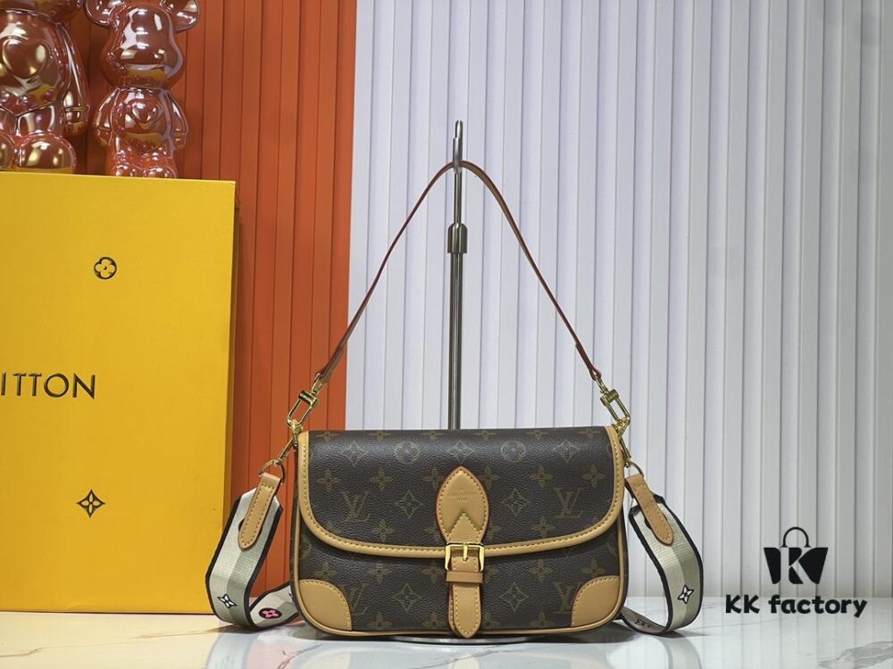 69303c6bf09edb6de4c4d3c1 M45985 Webbing Diane Bag