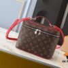 69303c72f09edb6de4c4d3d1 Upgraded Original ✨M42265 Inspired by the iconic Nice cosmetic pouch, this elegant toiletry bag is a personalized choice for carrying essential beauty items. The hidden zip pocket inside the flap keeps particularly valuable personal belongings secure.