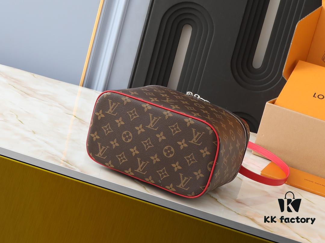69303c73f09edb6de4c4d3d2 Upgraded Original ✨M42265 Inspired by the iconic Nice cosmetic pouch, this elegant toiletry bag is a personalized choice for carrying essential beauty items. The hidden zip pocket inside the flap keeps particularly valuable personal belongings secure.