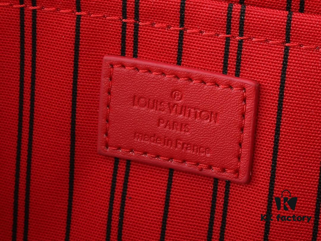 69303c77f09edb6de4c4d3d4 Upgraded Original ✨M42265 Inspired by the iconic Nice cosmetic pouch, this elegant toiletry bag is a personalized choice for carrying essential beauty items. The hidden zip pocket inside the flap keeps particularly valuable personal belongings secure.