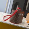 69303c77f09edb6de4c4d3d5 Upgraded Original ✨M42265 Inspired by the iconic Nice cosmetic pouch, this elegant toiletry bag is a personalized choice for carrying essential beauty items. The hidden zip pocket inside the flap keeps particularly valuable personal belongings secure.