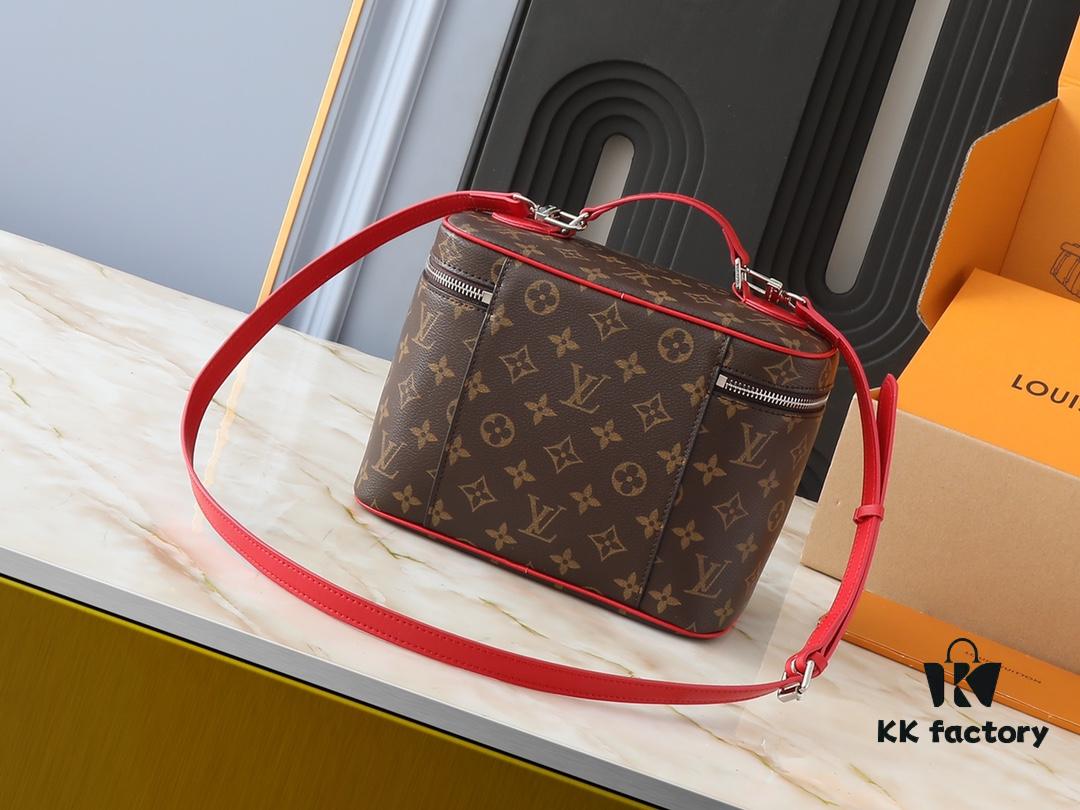 69303c79f09edb6de4c4d3d9 Upgraded Original ✨M42265 Inspired by the iconic Nice cosmetic pouch, this elegant toiletry bag is a personalized choice for carrying essential beauty items. The hidden zip pocket inside the flap keeps particularly valuable personal belongings secure.