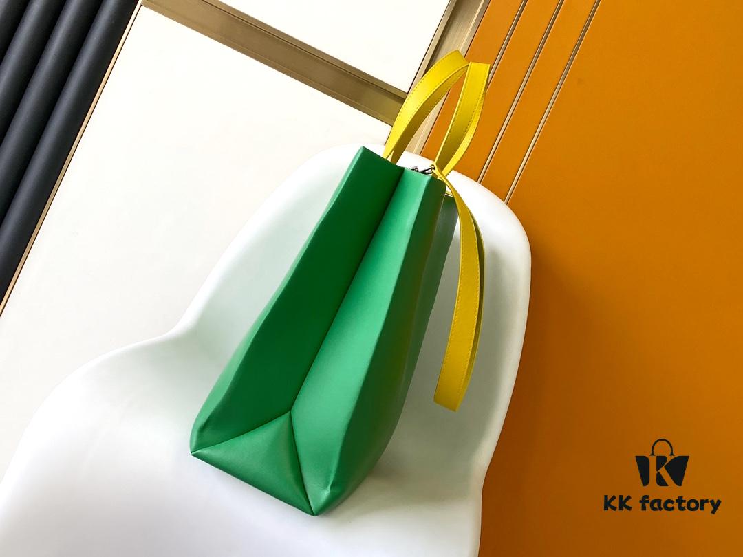 69303d04f09edb6de4c4d47b M24457 Yellow Green Blue Top Quality Original Order This Medium Shopper Handbag Draws Inspiration from Louis Vuitton's Shopping Bag Featuring 'Louis Vuitton' and 'Maison Fondée En 1854' Embossed on Soft Cowhide Leather with Top Handles and Detachable Shoulder Strap 40.0 x 32.0 x 16.0 cm (L x H x W)