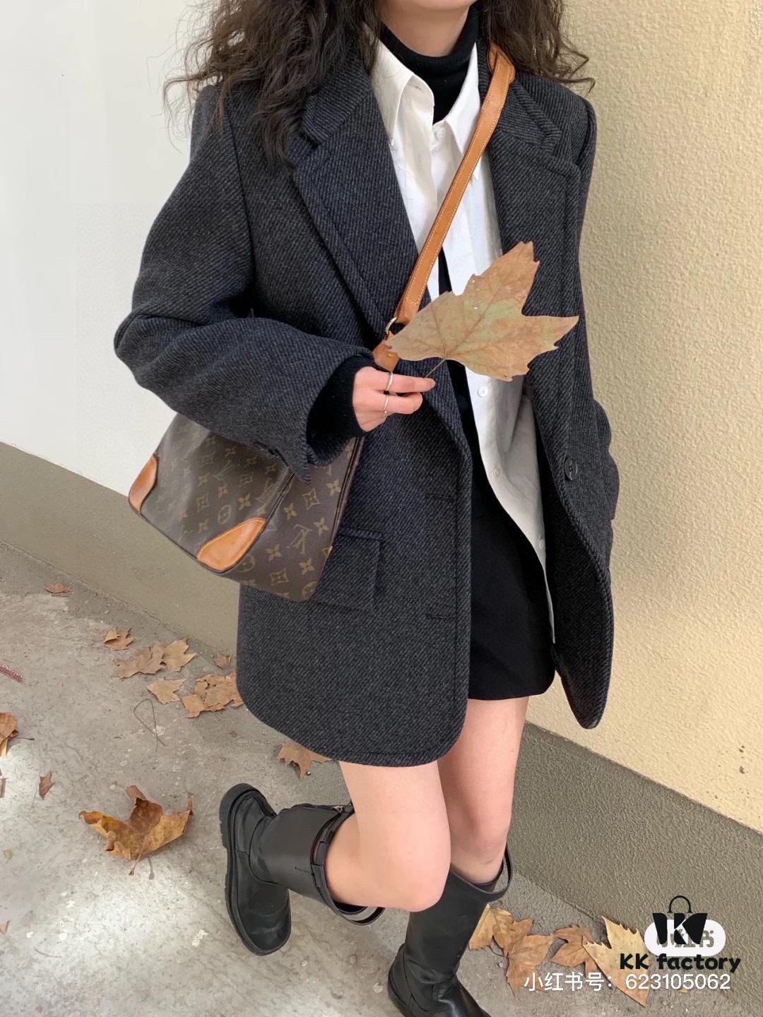 69303d70f09edb6de4c4d4fc Upgraded Quality 👍 M90918 Vintage LV Louis Vuitton Rare Horn Bag, Retro Style, Three-Dimensional Shape, Casual and Elegant, Fits Various Outfits
