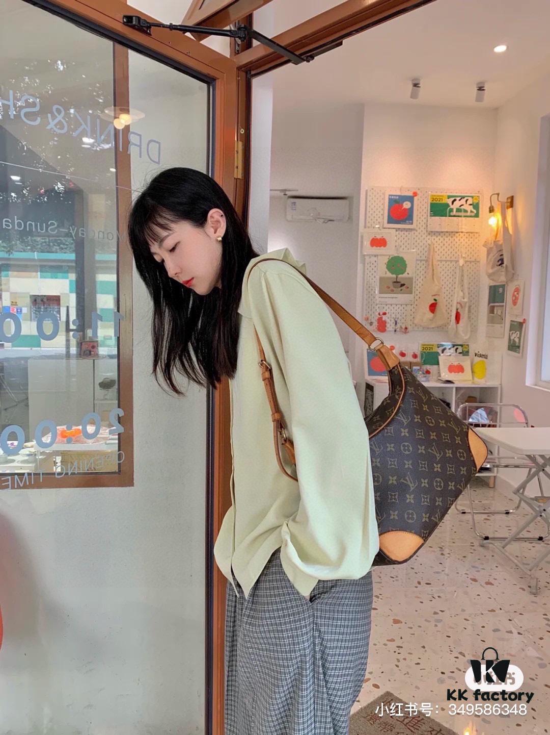 69303d75f09edb6de4c4d504 Upgraded Quality 👍 M90918 Vintage LV Louis Vuitton Rare Horn Bag, Retro Style, Three-Dimensional Shape, Casual and Elegant, Fits Various Outfits