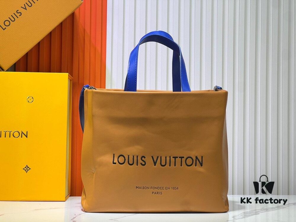 69303db8f09edb6de4c4d55d Medium Shopper Bag M24457