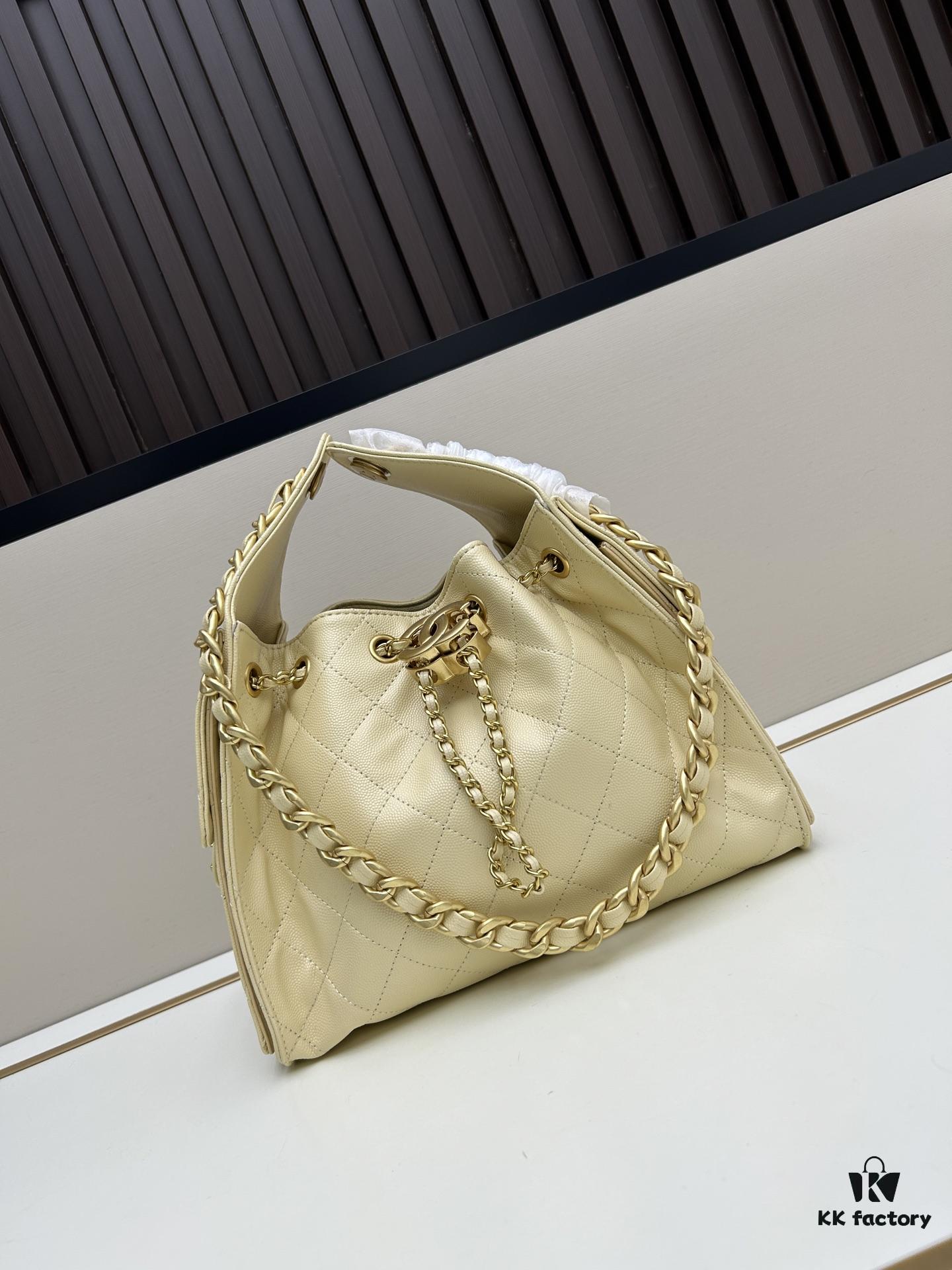 69303e08f09edb6de4c4d5c1 New Chanel 25 Handbag